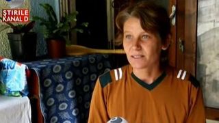 Condamnati la saracie. "Mananc ce ramane de la ei". Drama unei familii dintr-un sat din Iasi care se chinuie de la o zi la alta