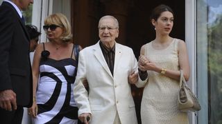 Cine e femeia care i-a fost alaturi maestrului Beligan pana in ultima clipa de viata! Nu s-a dezlipit de marele actor, in ultimii ani