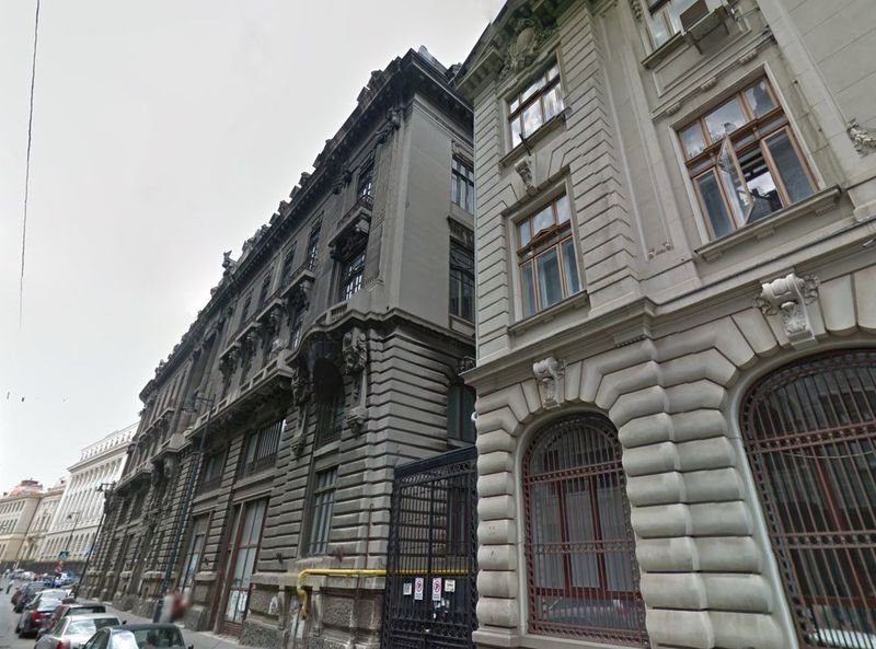 Cladirea detinuta de Camera de Comert se afla in Centrul Vechi