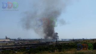 Incendiu in Portul Constanta. Pompierii intervin pentru stingerea flacarilor, care s-au extins la vagoane cu celuloza