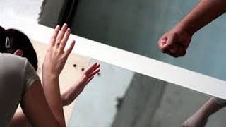 Dragoste cu nabadai. O tanara de 18 ani a fost batuta si amenintata de iubitul ei