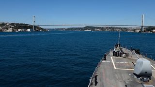 Distrugătorul american USS Ross a ajuns in Marea Neagra