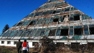 Secretele piramidei de la marginea municipiului Pitesti, ridicata de comunisti. Putini stiu ca aici a avut loc un experiment unic