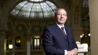 Presedintele CEC a facut in acest an 9 depozite la 9 banci diferite in valoare totala de 900000 de euro! Radu Ghetea incaseaza lunar circa 30.000 de euro!