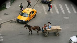 Cum scapam de carutele din Bucuresti? Autoritatile vor lua masuri drastice, dupa ce amenzile s-au dovedit inutile