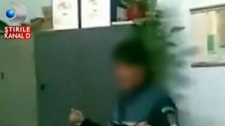 Chef la sectia de politie. Agentii danseaza si fumeaza pe muzica lui Eminem. Oare sefii lor stiu?