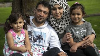 Un refugiat sirian a vrut sa se sinucida pentru ca a fost trimis in Scotia: &bdquo;Am baut o sticla intreaga de whisky. Sunt umilit si deprimat!&rdquo;