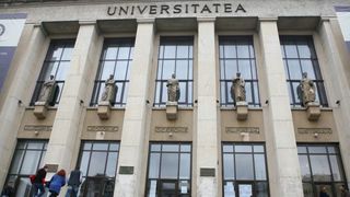 Cat trebuie sa scoata din buzunar studentii care nu au obtinut un loc la buget?