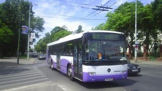 Un copil de 5 ani a fost uitat in autobuz de catre tatal sau