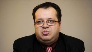 Functionarul Nicolae Stanescu strange o avere de pe urma celor 12 functii de la stat! El castiga 7.000 de euro pe luna, fara sa fie pus la socoteala salariul secret de consilier la BNR!