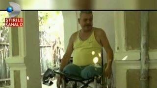Situatia disperata in care a ajuns in barbat din Vrancea. Are picioarele amputate, insa vrea sa isi vanda proteza de la un picior pentru a achita impozitelele locale