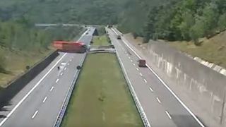 Sofer roman de Tir, pericol public in Italia. A fost trimis in judecata si a ramas si fara permis de conducere