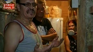 Un sibian sapa de 3 ani in pamant pentru a descoperi ce produce fenomenele ciudate din casa. Turistii care ii trec pragul sunt fascinati de povestea locului