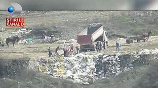 Groapa de gunoi din Chiajna emite o substanta toxica in aerul Capitalei. Mii de oameni se plang de aerul irespirabil. Reprezentantii centrului pentru deseuri dau vina pe altceva