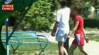 Trei tinere de 14 ani au fugit de acasa sa-si urmeze iubirea. In timp ce parintii incearca disperati sa le recupereze, autoritatile se incurca in balbaieli