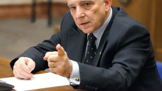 Unul dintre viceguvernatorii Bancii Nationale a fost retinut de DNA. Ce va face Isarescu pentru a apara reputatia institutiei dupa retinerea lui Bogdan Olteanu