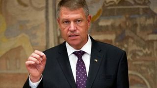 Reactia dura a presedintelui Klaus Iohannis la adresa lui Tariceanu si Basescu, dupa ce acestia au cerut demiterea sefilor DNA si SRI