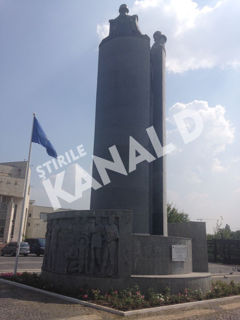 Monumentul este situat in fata Palatului Copiilor din Bucuresti