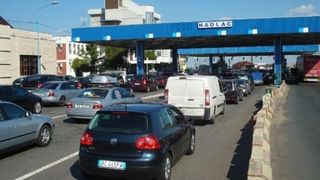 Un roman, oprit in Vama Nădlac, dupa ce autoritatile au descoperit un cadavru in masina lui.
