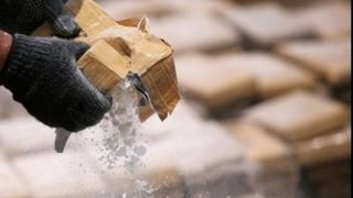 Trei tone de droguri si peste 450 de traficanti retinuti de politie in primele 6 luni in Romania