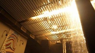 Flacarile care au cuprins tavanul clubului au eliberat un fum otravitor