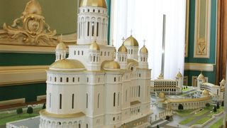 Raspunsul dat de Primarii din Bucuresti pentru Patriarhie: "N-am bani de dat pentru catedrala. Cu cinci milioane fac trei gradinite!" - "Le dau ceva, dar sa vedem cat!"