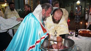 Cum incearca Biserica Ortodoxa din Moldova sa incurajeze natalitatea: "Al patrulea copil nascut intr-o familie va fi botezat de Mitropolitul Vladimir!"