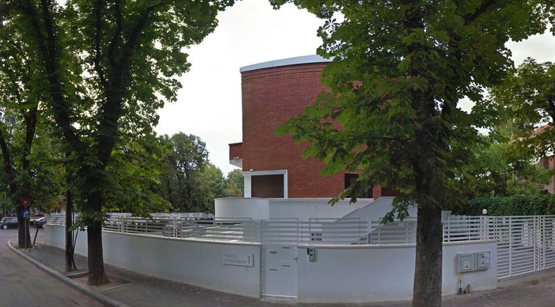 Asa arata acum vila din Zambaccian nr. 1, unde a locuit timp de 30 de ani Bogdan Olteanu