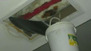 Conditii de necrezut intr-un spital universitar din Cluj Napoca. Apa din canalizare ar fi ajuns chiar pe pacienti, daca nu era oprita cu o galeata