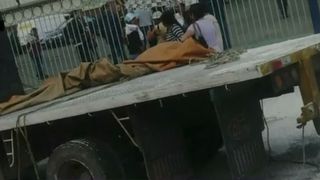 Bataie pe mancare in Venezuela. Oamenii au jefuit un camion cu faina! L-au golit in cateva minute