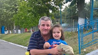 Povestea lui nea Dorel, batranul in scaun cu rotile care a ramas fara casa pentru ca a dat o mana de ajutor. Acum, a venit randul lui sa fie ajutat: "E un om de milioane"