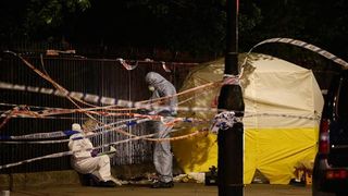 Atac cu cutitul la Londra. O femeie a murit, iar alte cinci persoane au fost ranite