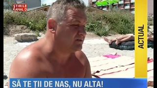 Necaz mare abatut peste niste turisti din Saturn. Mizerie si un miros insuportabil chiar pe plaja. Apa din canalizarea statiunii ajunge direct in mare
