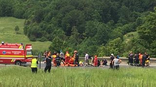 Accident cumplit in Hunedoara. 20 de oameni au fost raniti. Printre ei se afla si 14 fotbalisti