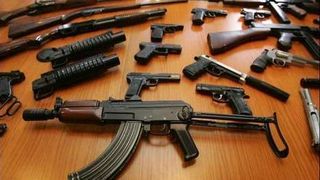 Traficanţi de arme din Rom&acirc;nia v&acirc;nd arme tuturor celor care doresc, inclusiv teroriştilor: "Le aducem din Ucraina cu muniţie, oric&acirc;tă vreţi"