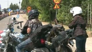 A traversat toata Europa pe motocicleta, insa a ramas blocata tocmai la Agigea. Starea drumurilor schimba parerea turistilor: &bdquo;Aveti o tara foarte frumoasa, dar drumurile sunt asa si asa"