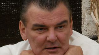 Dupa ce si-a pierdut apartamentul in explozia blocului de la Iasi, Florin Constantin de la Divertis da de pamant cu autoritatile!