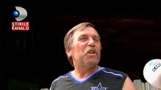 Terorizati de vecin. Un barbat vrea sa isi arunce in aer vecinii. A pregatit recipiente cu benzina si a dat foc unui scaun in apartament