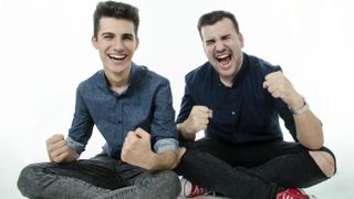 Doi tineri fac furori pe internet! Alex si Gabi realizeaza experimente sociale si descopera reactiile uimitoare ale romanilor! Recent, au furat dintr-o cafenea!