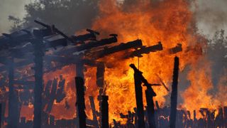 Incendiu de proportii &icirc;ntr-un centru comercial din Timisoara. Aproximativ 300 de persoane au fost evacuate
