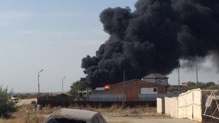 Incendiu puternic in Constanta. Un container cu vopsea a luat foc