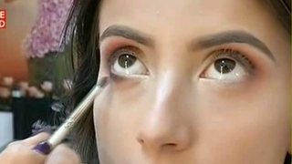 Doriti sa fiti stralucitoare in culorile anului? Cu acest machiaj, veti atrage toate privirile