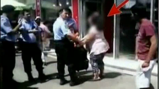 Circ in Piata Moghioros din Capitala. Politistii au fost luati la rost si amenintati de "afaceristii" pietei