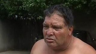 &Icirc;ncăierare s&icirc;ngeroasă &icirc;n Drăgăneşti-Olt! Rudele lui Bercea Mondial sunt acuzate ca au tabarat cu bate si topoare peste clanul rival. Motivul scandalului e halucinant