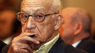 La aniversarea unui secol de viata, istoricul Neagu Djuvara a fost decorat. A primit "Steaua Romaniei" in grad de Cavaler, in semn de inalta apreciere pentru intreaga activitate