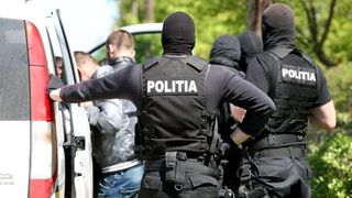 Trei gălăţeni acuzaţi că au obligat două minore să se prostitueze au fost arestaţi preventiv