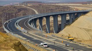 S-au reluat lucrarile la portiunea de autostrada surpata. Lotul 3 Sebes - Turda va vi gata la sfarsitul lui septembrie