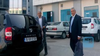 Ancheta la DRPCIV dupa ce Tariceanu si-a &icirc;nnoit permisul de conducere ocolind coada de o mie de oameni pe usa din spate