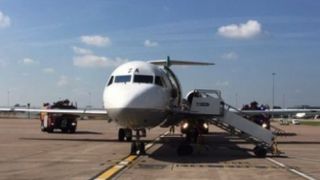 Avionul care transporta staff-ul celor de la Manchester City spre Bucureşti, evacuat dupa ce s-a umplut de fum