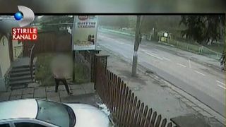 Un barbat a vandalizat o pizzerie in cel mai barbar mod. Nimic nu a mai ramas din restaurant. Totul arata ca dupa razboi